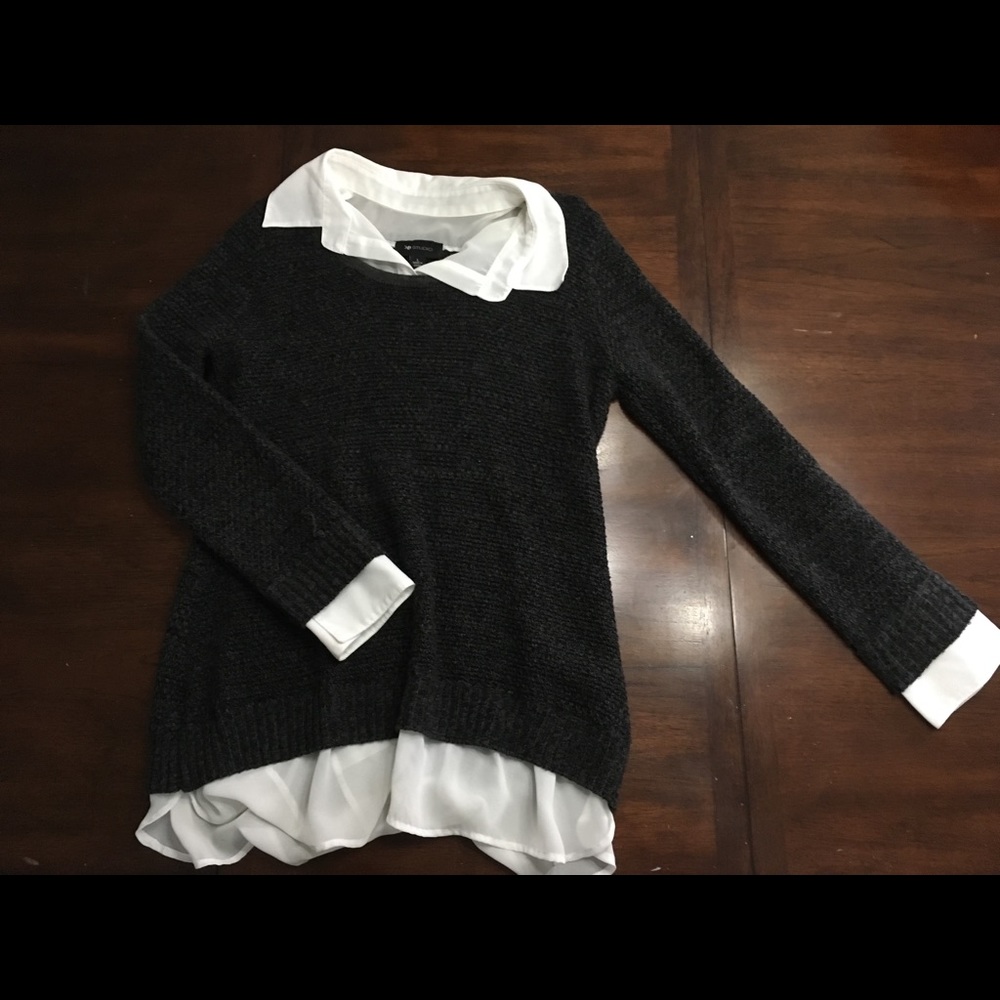 Dark grey chic sweater with white additions⚓️